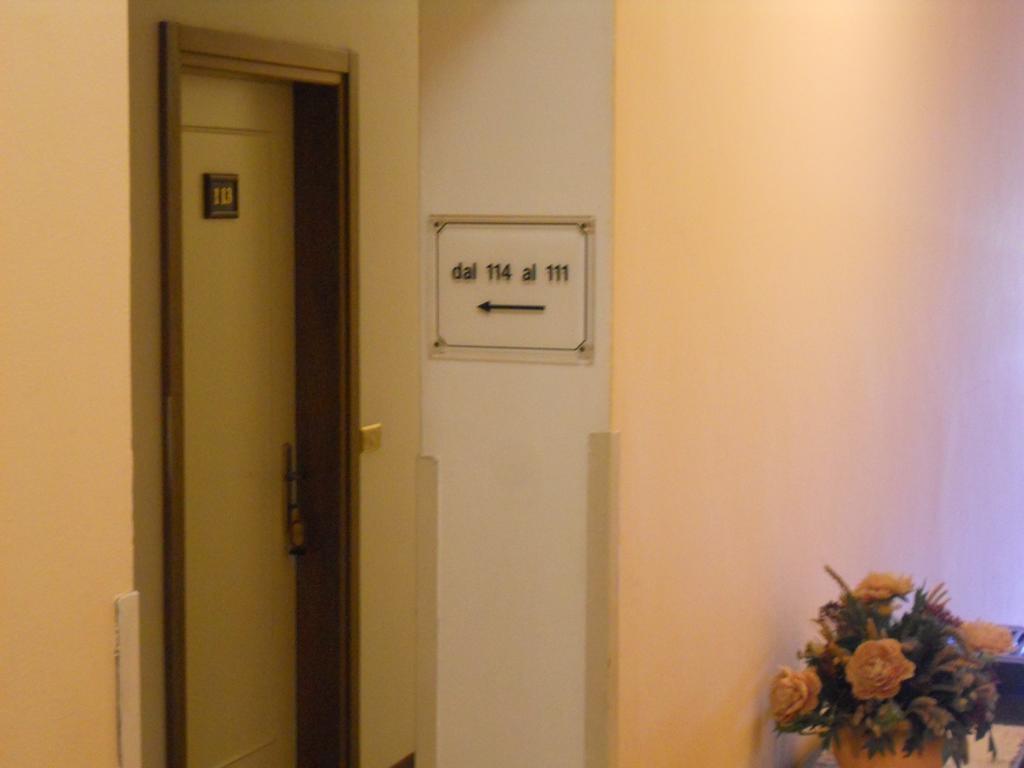 Hotel O'Scugnizzo 2 贝卢诺 外观 照片