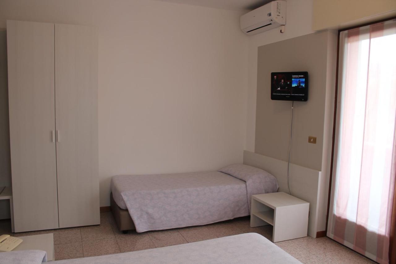 Hotel O'Scugnizzo 2 贝卢诺 外观 照片