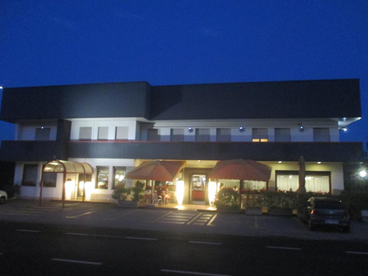Hotel O'Scugnizzo 2 贝卢诺 外观 照片